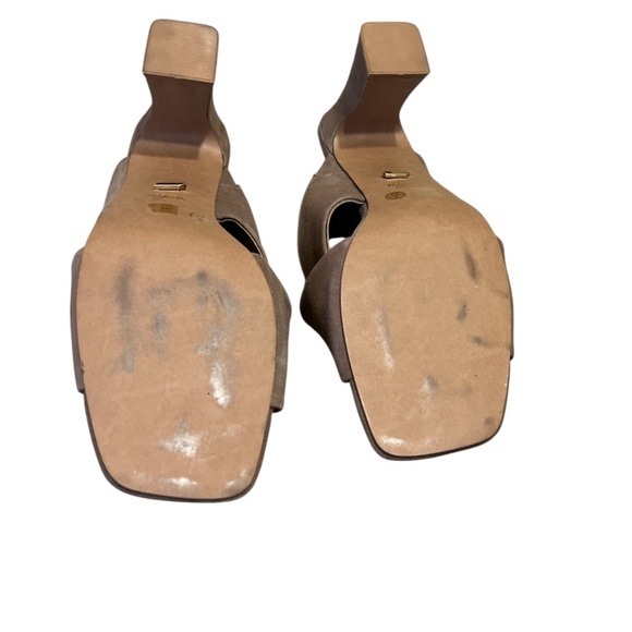 42 Gold Saldana Heel in Sandalwood Suede - Picture 5 of 7